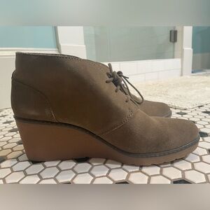 Clark wedge bootie